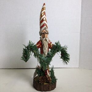 Fine Interiors Mark Roberts Enchanted Forest Santa Resin Statue holding Garland